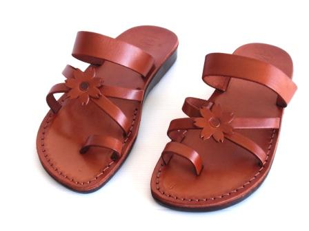 סנדלי עור - דגם פרח