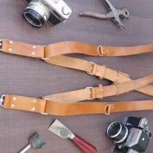 רצועה מקצועית ל 2 או 3 מצלמות בצבע מהגוני